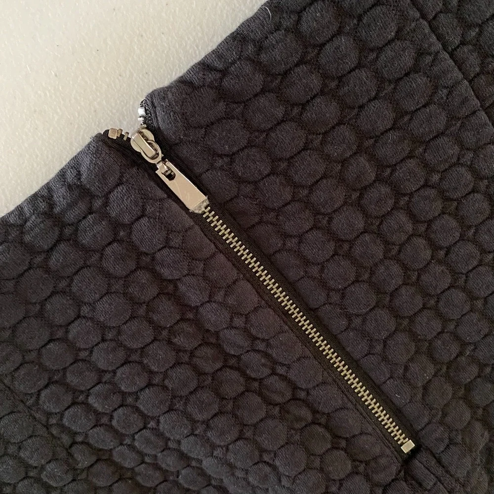 Laundry by Shelli‎ Segal Quilted Mini Skirt Black size 6 Zip Pocket